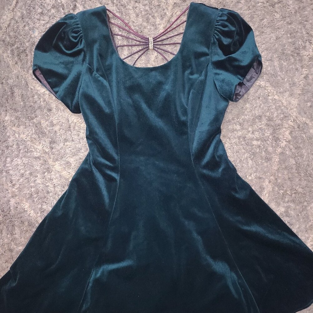 Womens vintage 7 party dress with jewel detail green crushed velvet
